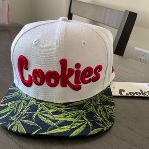 Brand new cookies SnapBack with plant detail